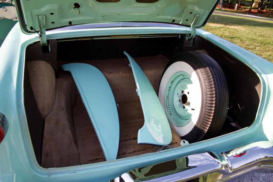  Oldsmobile 88 Holiday 2-Door Hardtop 1956 года  (фото 8 из 20)